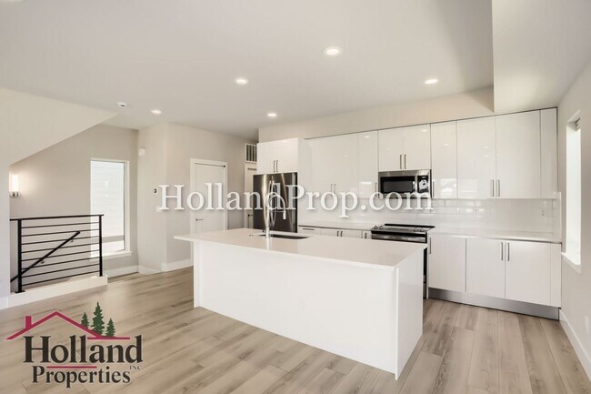 Building Photo - Spacious, Energy-Efficient Home in Reeds Crossing Near Parks & Trails
