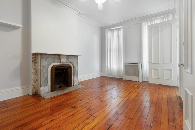 Building Photo - 277 Crown St