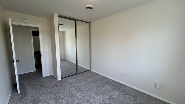 Building Photo - Lake Hood views!  (2) Bed / (2) Bath Condo...
