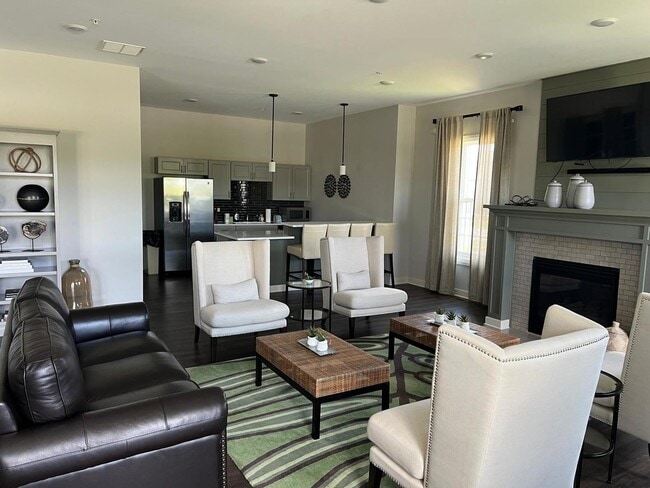 Building Photo - 2 Solara Ct