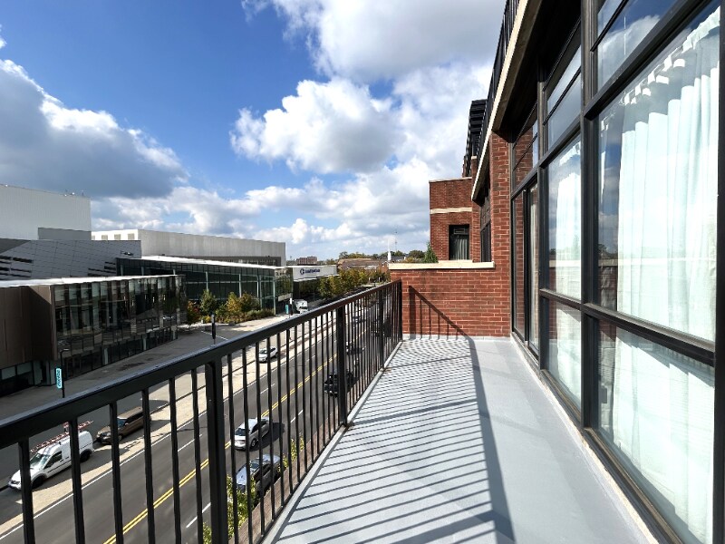 Building Photo - 515 W Main St