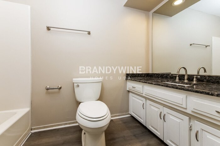 Building Photo - 6623 NW Sioux Dr