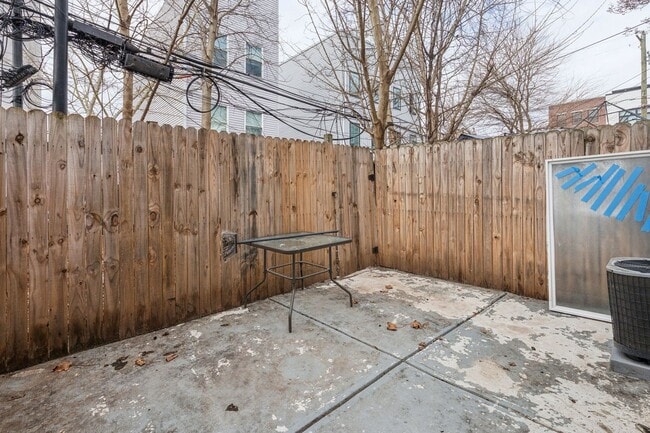 Building Photo - Newly Renovated Single Family Brewerytown