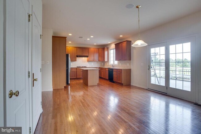 Building Photo - 43910 Camellia St