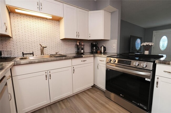 Building Photo - 742 Granada St