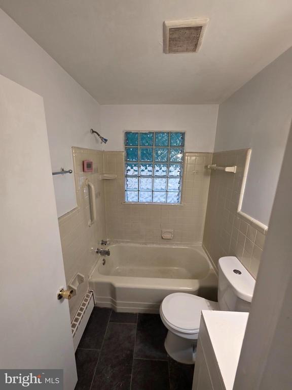 Building Photo - 926 Green Ln