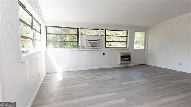 Building Photo - 2917 Cambridge Dr SW