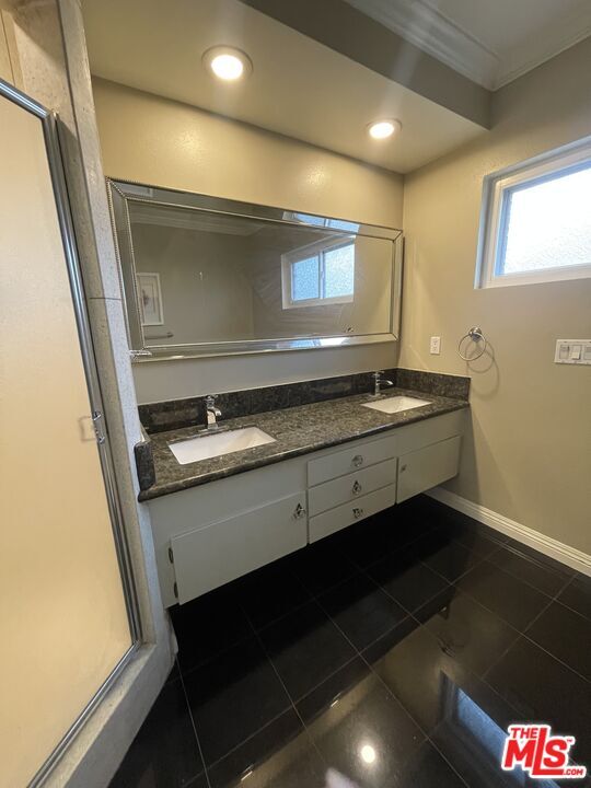 Building Photo - 4368 Fairway Dr