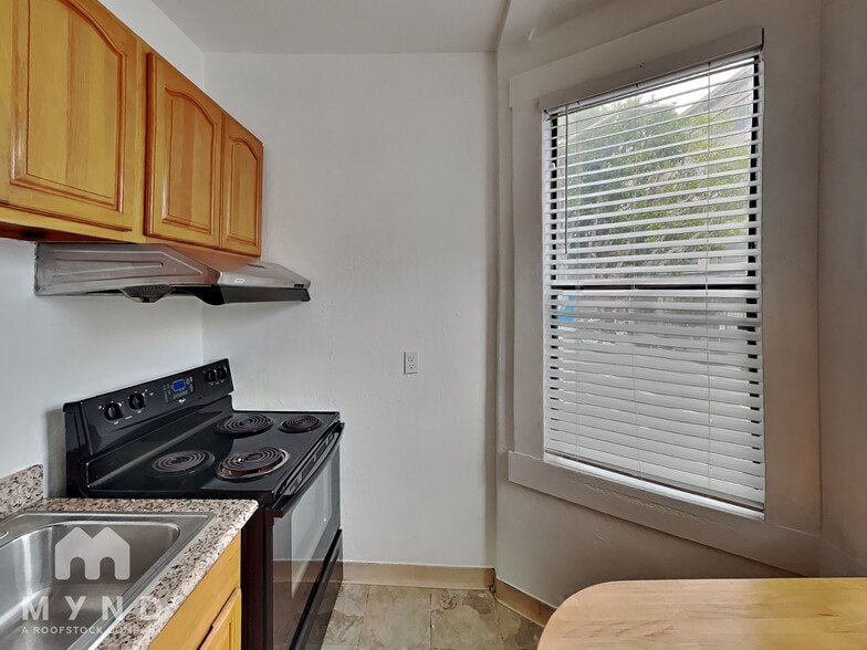 Building Photo - 518 Bryant St