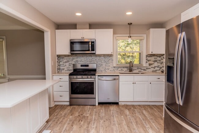 Building Photo - Settle in to this beautiful 3 bed 3 bath in Mechanicsville!