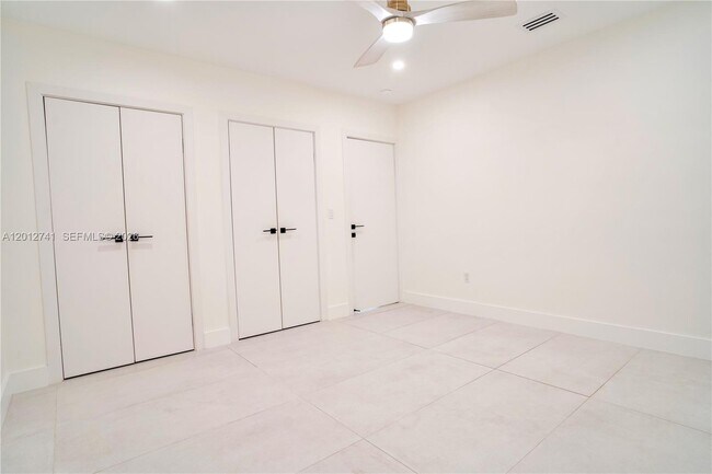 Building Photo - 8811 Carlyle Ave