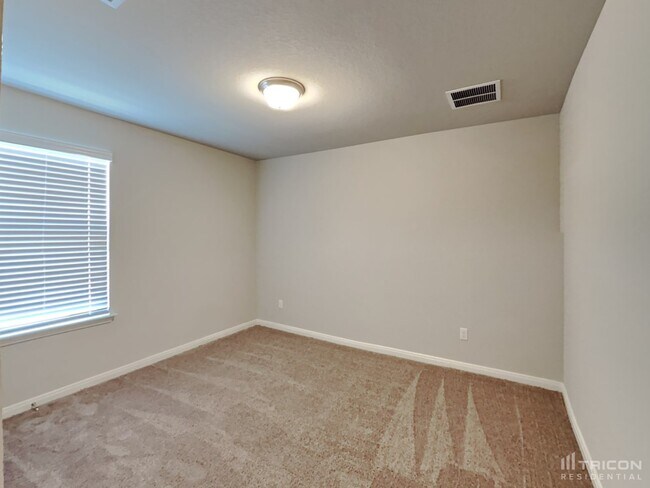 Building Photo - 13551 Paxton Blvd
