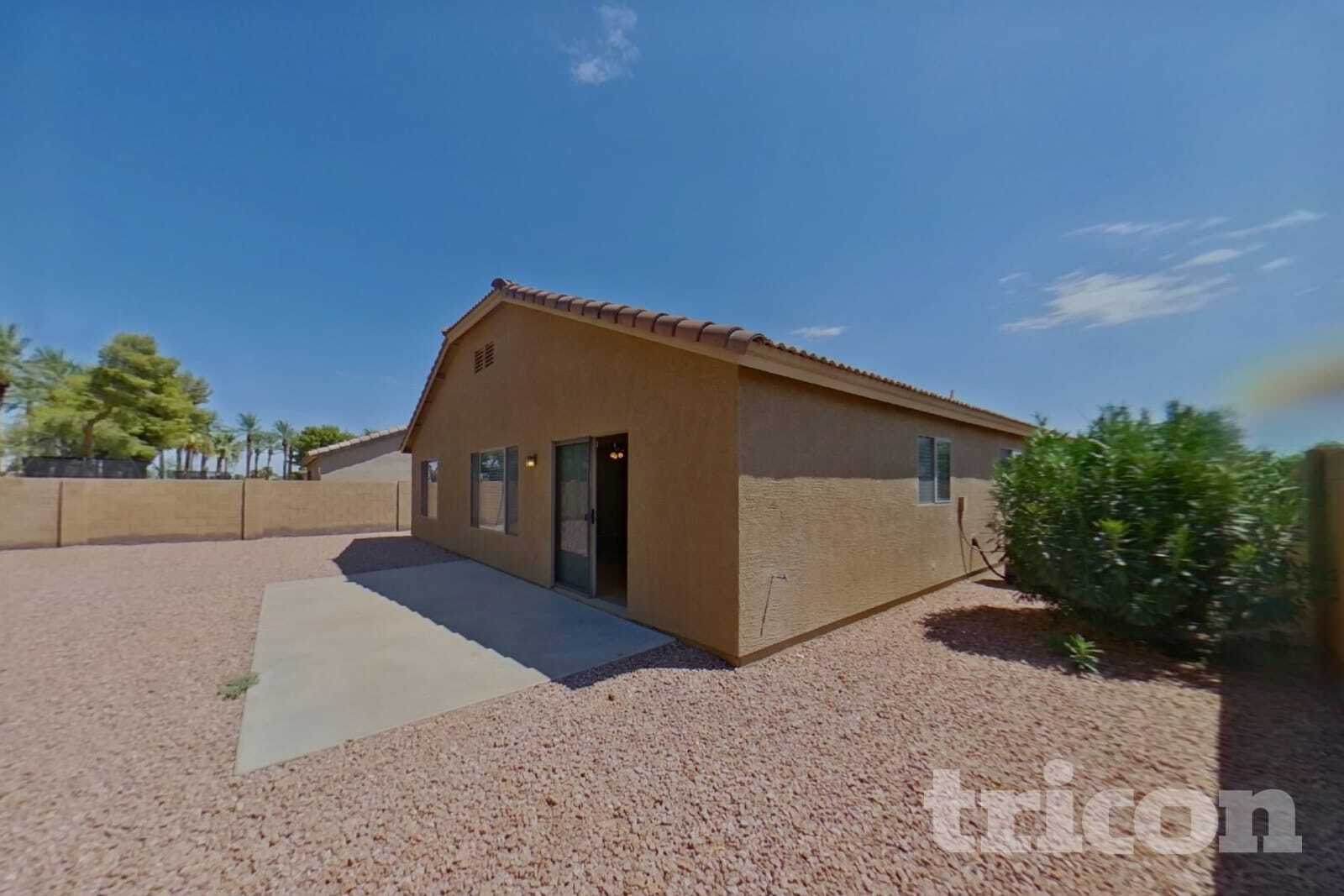 Building Photo - 43714 Cale Dr