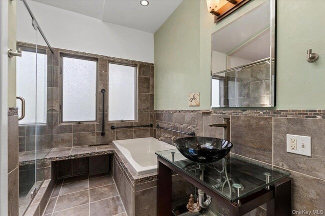 Building Photo - 18 Harvard Ln