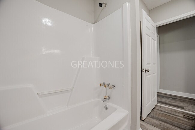 Building Photo - Charming 2 Bedroom in LaGrange!
