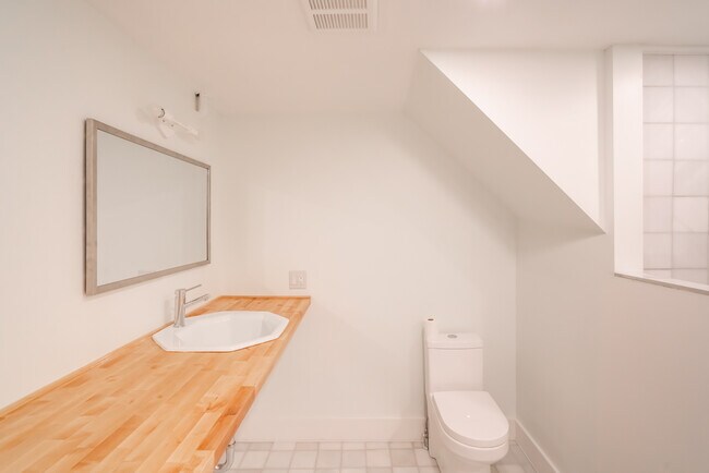 Building Photo - 171 Liberty St