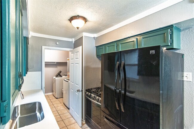 Building Photo - 12906 Southspring Dr