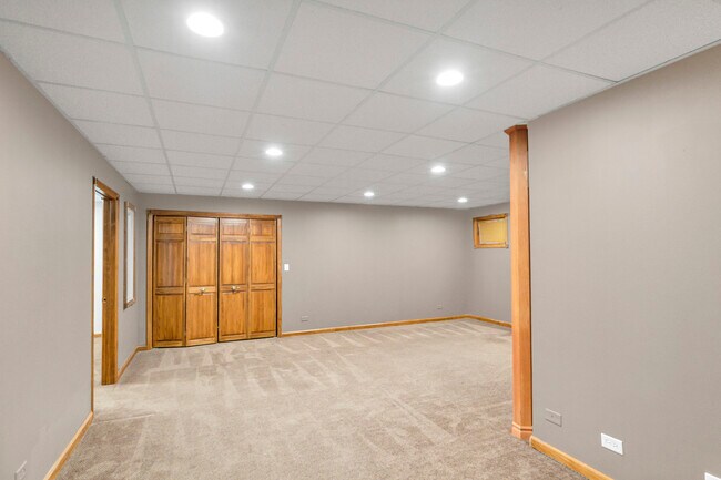 Building Photo - 4N550 School Rd