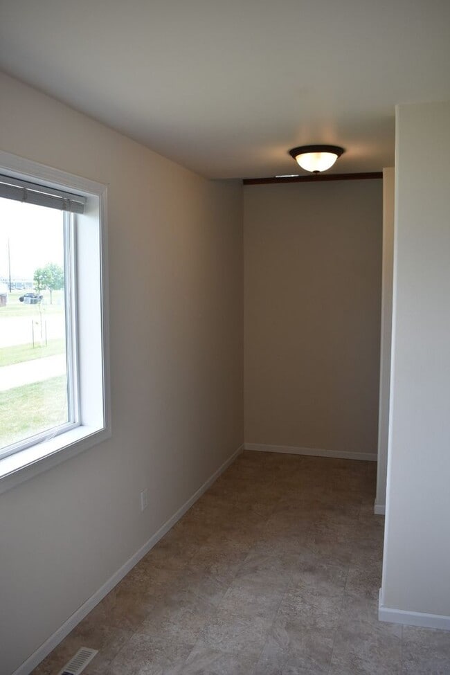 Building Photo - 3 Bed 3 Bath Single Family Home