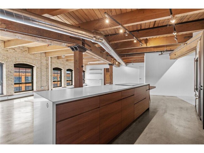 Building Photo - 404 N Washington Ave