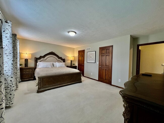 Building Photo - 7033 Willowood Dr