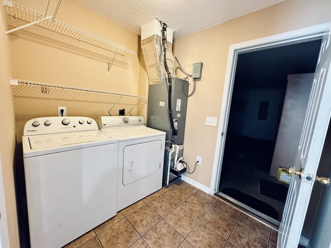 Building Photo - 5096 Capulet Cir