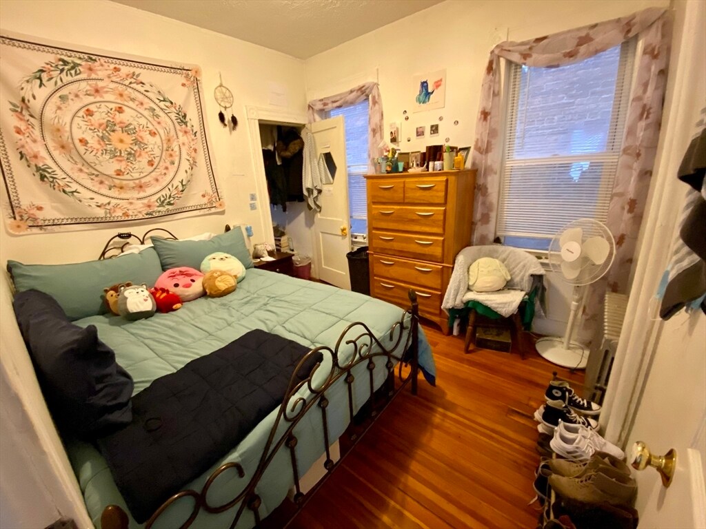 Building Photo - 147 Kelton St