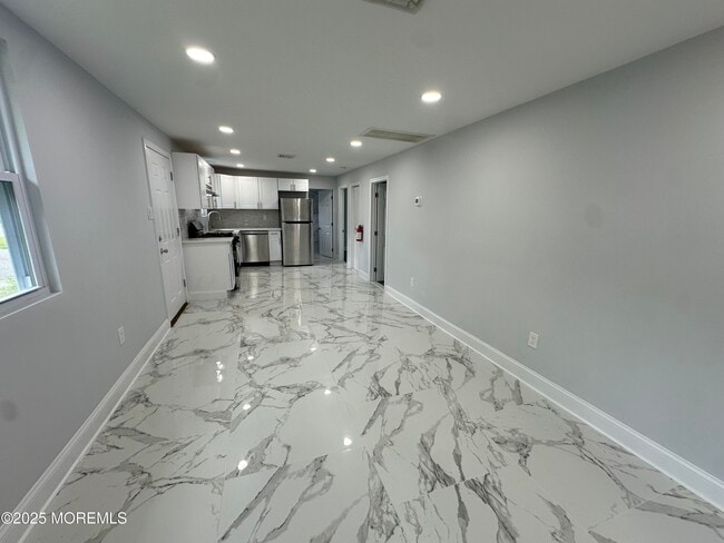 Building Photo - 105 Floyd Ln