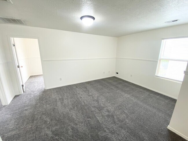 Building Photo - 1243 W 520 S