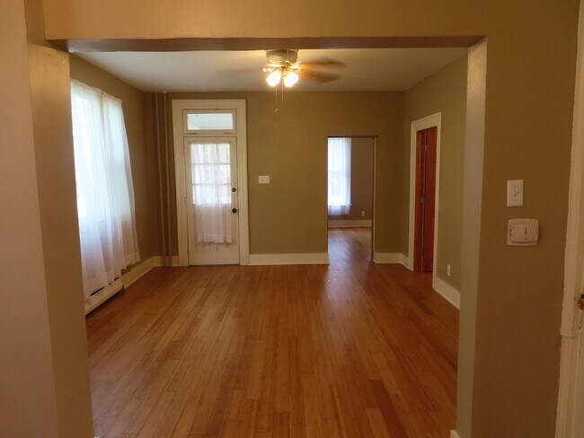 Primary Photo - 1026 Stophlet St