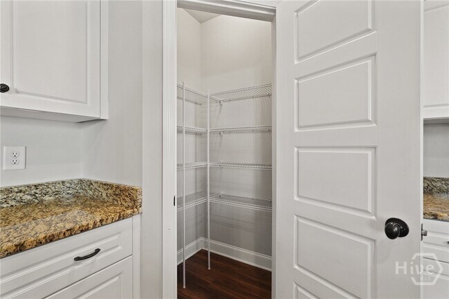 Building Photo - 504 Potter Stone Square