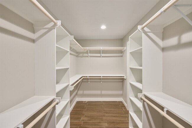 Building Photo - 12307 White River Dr