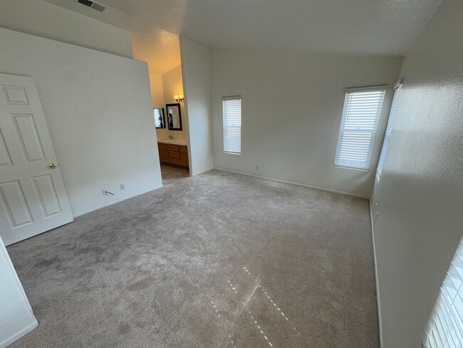 Building Photo - 3 bedroom -2.5 bathroom House