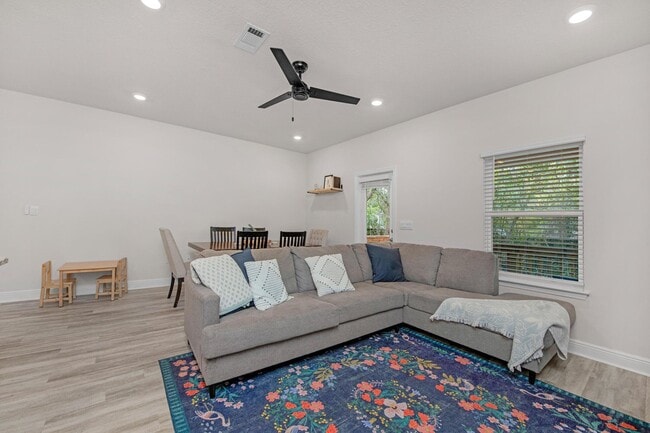 Building Photo - 1026 McLaren Cir