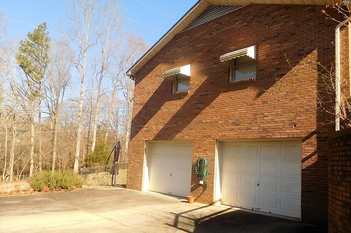 Building Photo - 2420 Wellington Dr