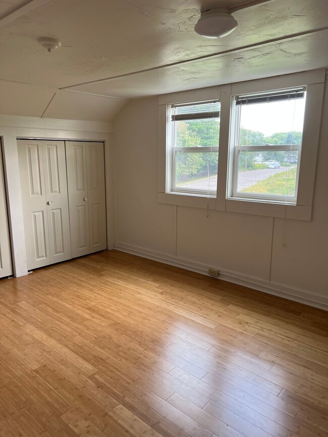 Building Photo - 401 Hemlock St