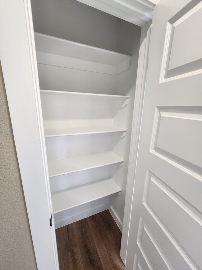 Building Photo - 3 bed 2 bath home, 1 car garage