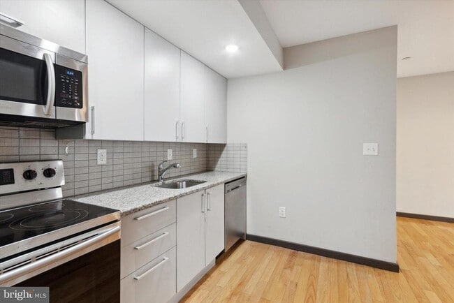Building Photo - 1819 Ginnodo St