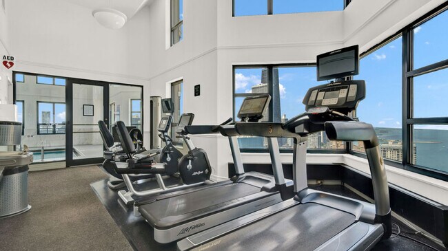 Building Photo - 401 E Ontario St