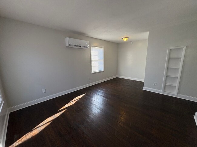 Building Photo - 429 Gary Ave