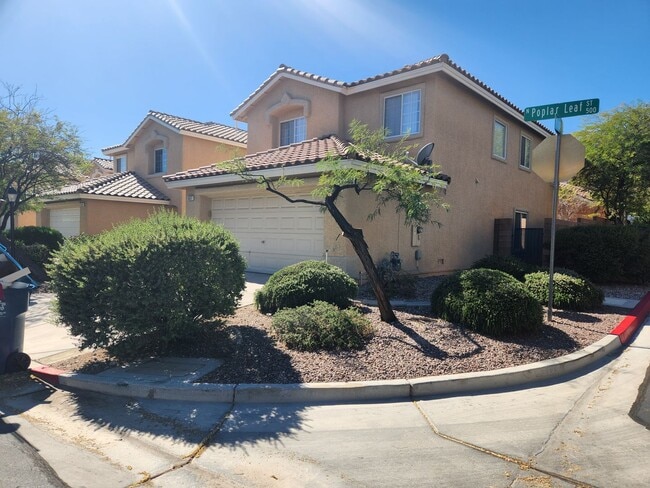 Building Photo - Gorgeous 3Bed/2.5 Bath home- located in N. Summerlin gated Community