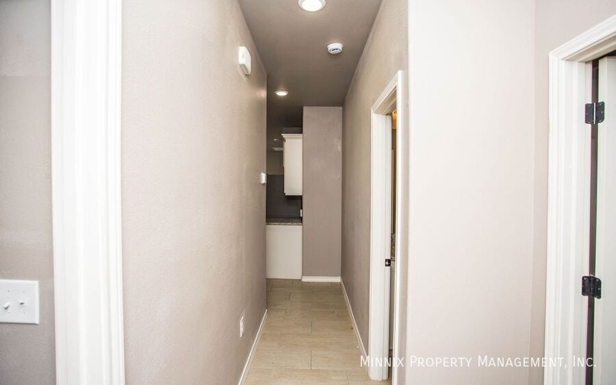 Building Photo - 1503 Avenue O