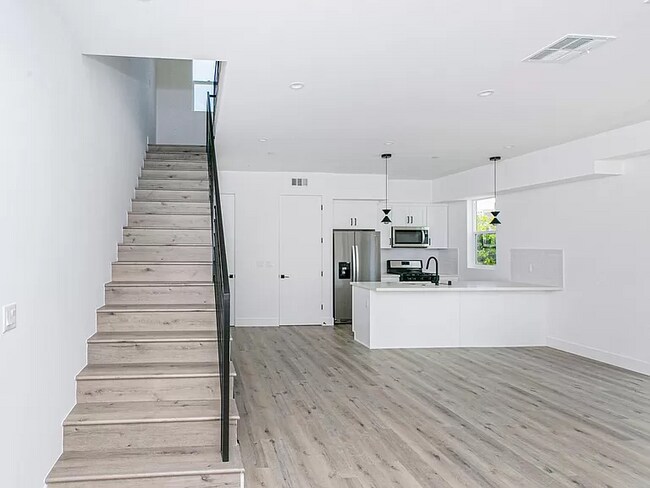Building Photo - 10851 Otsego St