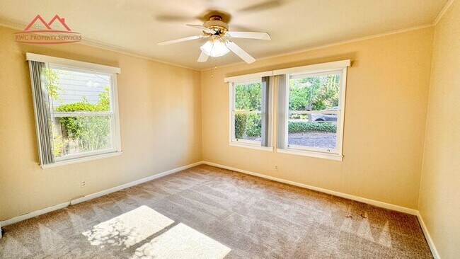 Building Photo - 1385 Ranchita Dr