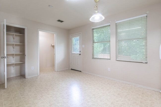 Building Photo - 2405 Spruce Ct