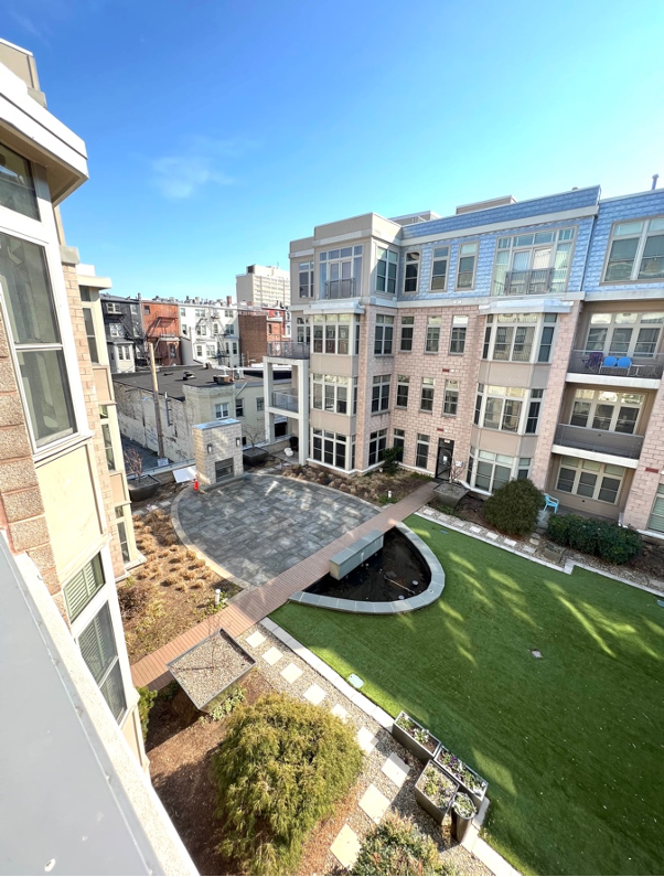 Balcony facing the courtyard - 1209 N Charles St