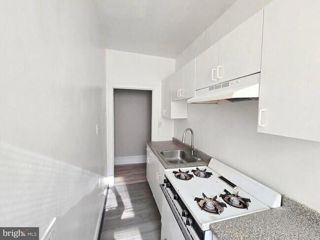 Building Photo - 5358 Woodland Ave