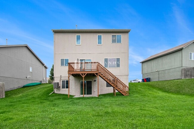 Building Photo - Clearwater Falls Two Story