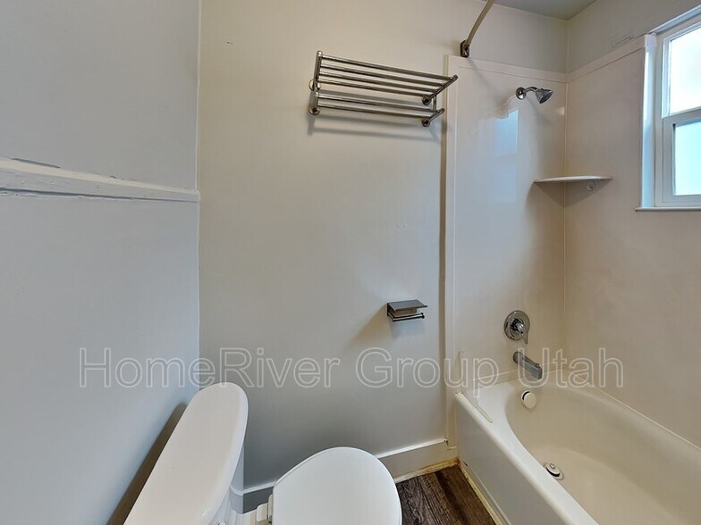 Building Photo - 646 S 1000 W