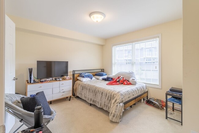 Building Photo - Spacious Luxury Multi Level, 2 Bedroom Condo